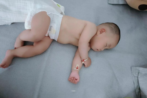 潮州几个月宝宝会抬头
